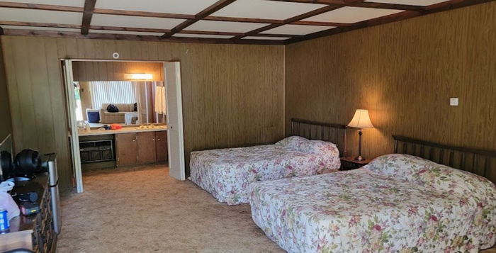 Sherwood On the Hill Golf & Motel - Web Listing (newer photo)